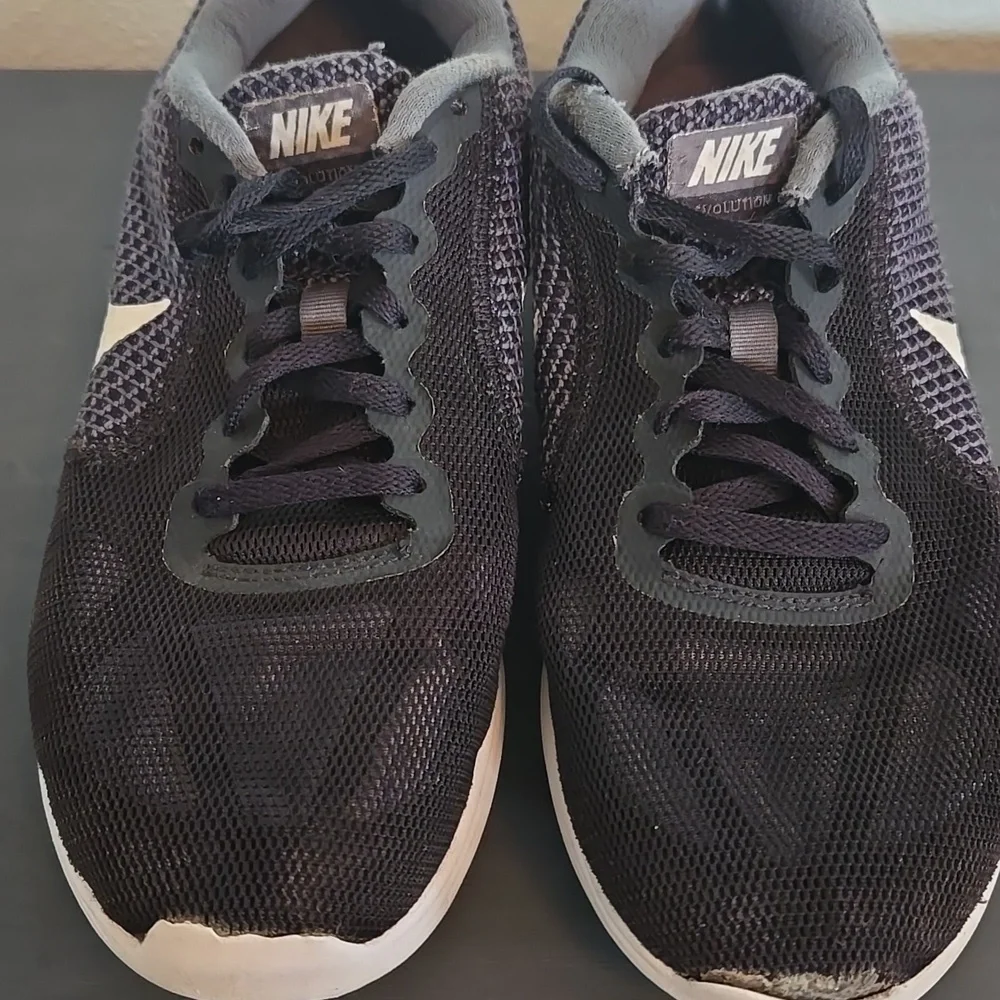 Nike Revolution Black Running Shoes Size 8